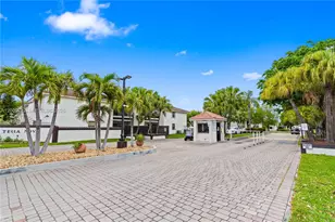 10877 NW 7th St, Miami, FL 33172 - Photo 33