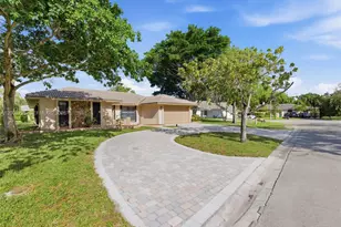 120 NW 84th Way, Coral Springs, FL 33071 - Photo 3
