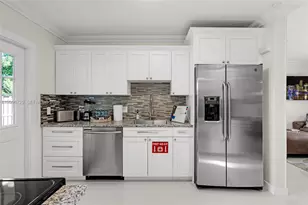 1075 NE 12th Ave, Homestead, FL 33030 - Photo 9
