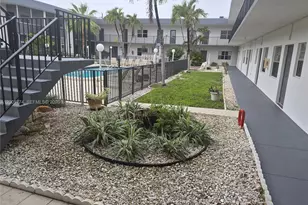 415 NE 2nd St, Hallandale Beach, FL 33009 - Photo 23