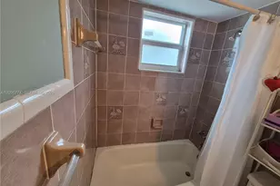 415 NE 2nd St, Hallandale Beach, FL 33009 - Photo 15