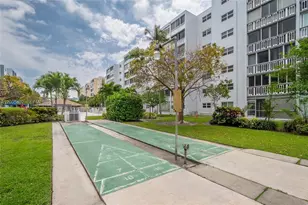 610 NE 12th Ave, Hallandale Beach, FL 33009 - Photo 23