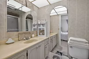 610 NE 12th Ave, Hallandale Beach, FL 33009 - Photo 13