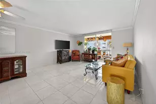 610 NE 12th Ave, Hallandale Beach, FL 33009 - Photo 3