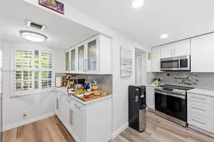 625 Oaks Dr, Pompano Beach, FL 33069 - Photo 9