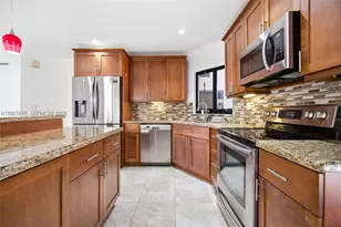 561 SW 87th Ct, Miami, FL 33174 - Photo 13
