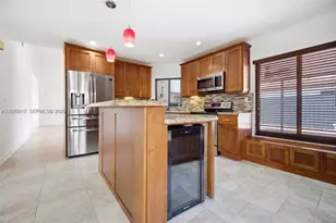 561 SW 87th Ct, Miami, FL 33174 - Photo 11
