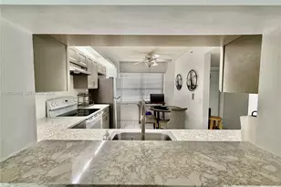 571 SW 141st Ave, Pembroke Pines, FL 33027 - Photo 7