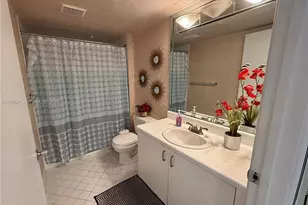 571 SW 141st Ave, Pembroke Pines, FL 33027 - Photo 5