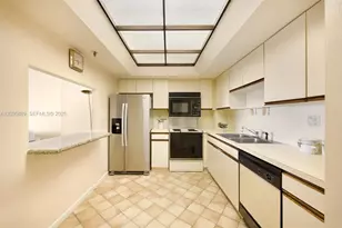 520 Brickell Key Dr, Miami, FL 33131 - Photo 11