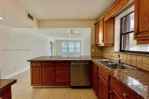 2320 S Cypress Bend Dr, Pompano Beach, FL 33069 - Photo 5