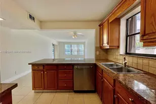 2320 S Cypress Bend Dr, Pompano Beach, FL 33069 - Photo 7