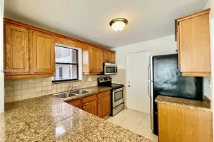 2320 S Cypress Bend Dr, Pompano Beach, FL 33069 - Photo 3