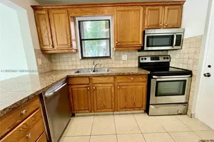 2320 S Cypress Bend Dr, Pompano Beach, FL 33069 - Photo 5