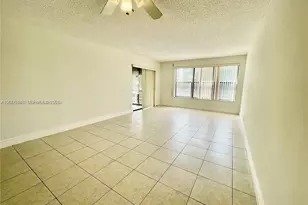2320 S Cypress Bend Dr, Pompano Beach, FL 33069 - Photo 9