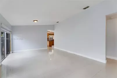 10523 SW 161st  Pl, Miami, FL 33196 - Photo 5