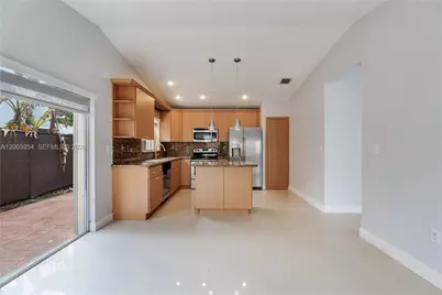 10523 SW 161st  Pl, Miami, FL 33196 - Photo 9