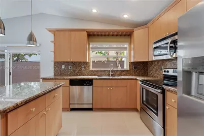 10523 SW 161st  Pl, Miami, FL 33196 - Photo 7