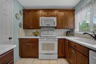 410 SW Natura Ave, Deerfield Beach, FL 33441 - Photo 7