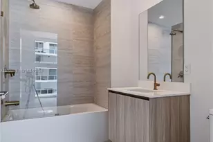 77 SE 5th St, Miami, FL 33131 - Photo 23