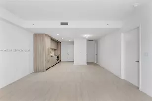 77 SE 5th St, Miami, FL 33131 - Photo 5