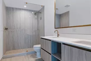 77 SE 5th St, Miami, FL 33131 - Photo 7