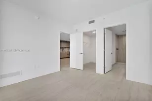 77 SE 5th St, Miami, FL 33131 - Photo 9