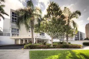 17801 N Bay Rd, Sunny Isles Beach, FL 33160 - Photo 17