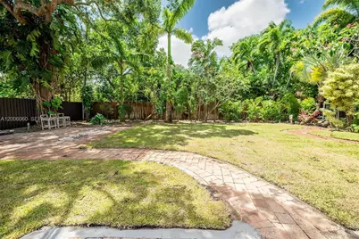 11222 NE 9th Ave, Biscayne Park, FL 33161 - Photo 11