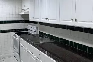 10090 NW 80th Ct, Hialeah Gardens, FL 33016 - Photo 5