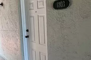 10090 NW 80th Ct, Hialeah Gardens, FL 33016 - Photo 11