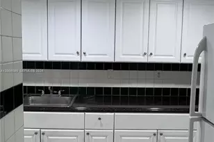 10090 NW 80th Ct, Hialeah Gardens, FL 33016 - Photo 7