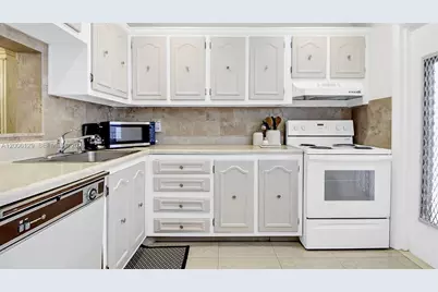 4000 NW 44th Ave #306, Lauderdale Lakes, FL 33319 - Photo 7