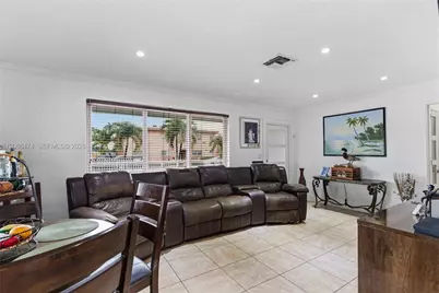 1132 W 71st St, Hialeah, FL 33014 - Photo 9