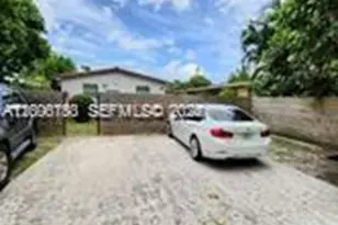 8960 NE 2nd Ave, El Portal, FL 33138 - Photo 13