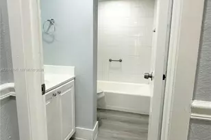 9405 SW 76th St, Miami, FL 33173 - Photo 9