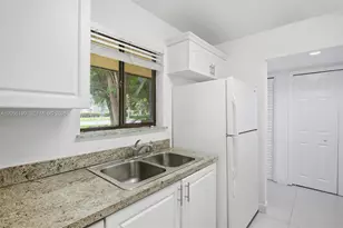 183 Lakeview Dr, Weston, FL 33326 - Photo 11