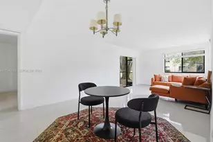 183 Lakeview Dr, Weston, FL 33326 - Photo 5