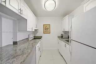 183 Lakeview Dr, Weston, FL 33326 - Photo 9