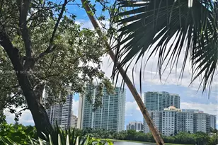 20400 W Country Club Dr, Aventura, FL 33180 - Photo 13