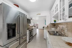 9625 SW 47th St, Miami, FL 33165 - Photo 13