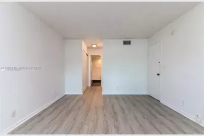 100 Lakeview Dr #112, Weston, FL 33326 - Photo 9