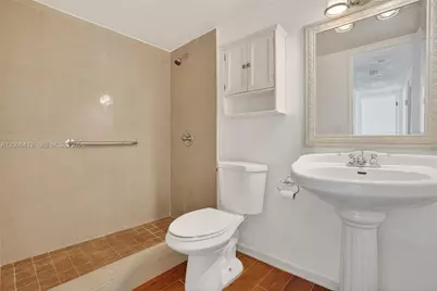 10302 NW 9th St Cir #204, Miami, FL 33172 - Photo 15