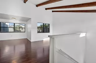 10302 NW 9th St Cir, Miami, FL 33172 - Photo 3