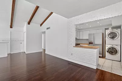 10302 NW 9th St Cir #204, Miami, FL 33172 - Photo 9