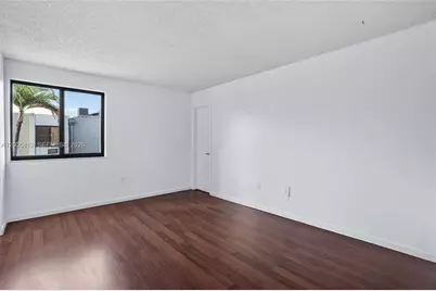 10302 NW 9th St Cir #204, Miami, FL 33172 - Photo 23