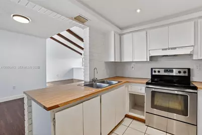 10302 NW 9th St Cir #204, Miami, FL 33172 - Photo 13