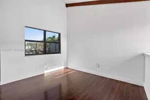 10302 NW 9th St Cir, Miami, FL 33172 - Photo 5