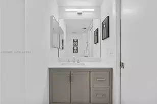 1155 Brickell Bay Dr, Miami, FL 33131 - Photo 17