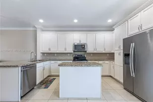11348 SW 14th St, Pembroke Pines, FL 33025 - Photo 13
